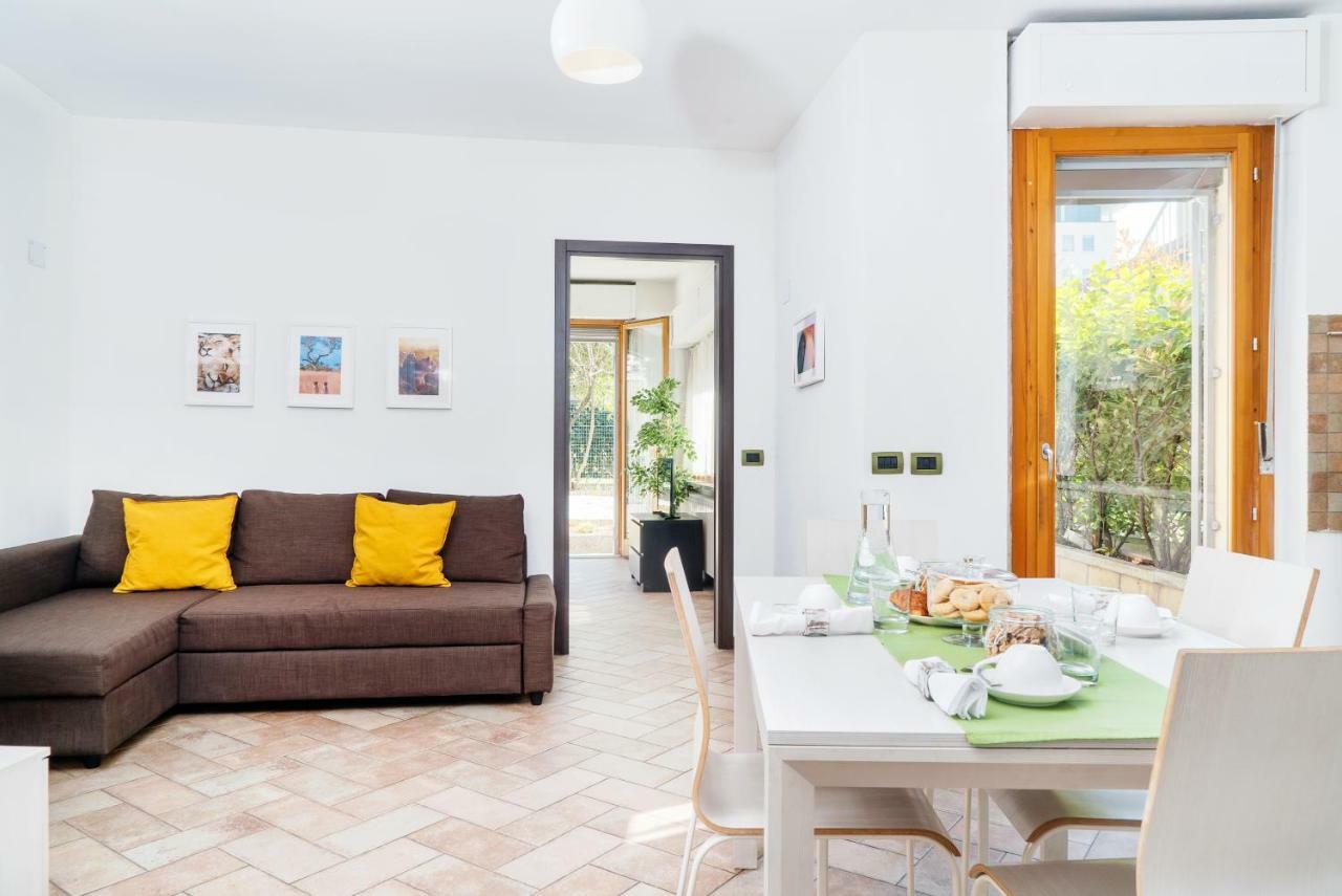 Four Bedroom Villa Near Metro Milano Esterno foto
